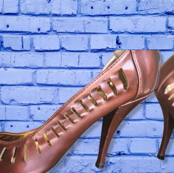 If Carrini Bronze Heels - Picture 3 of 13